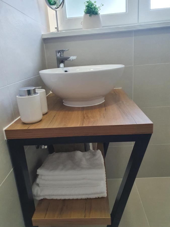 Apartman Leona 4*, Kantrida Rijeka Bagian luar foto